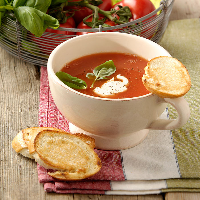 Sopa de tomate cl&aacute;sica, imagen grande